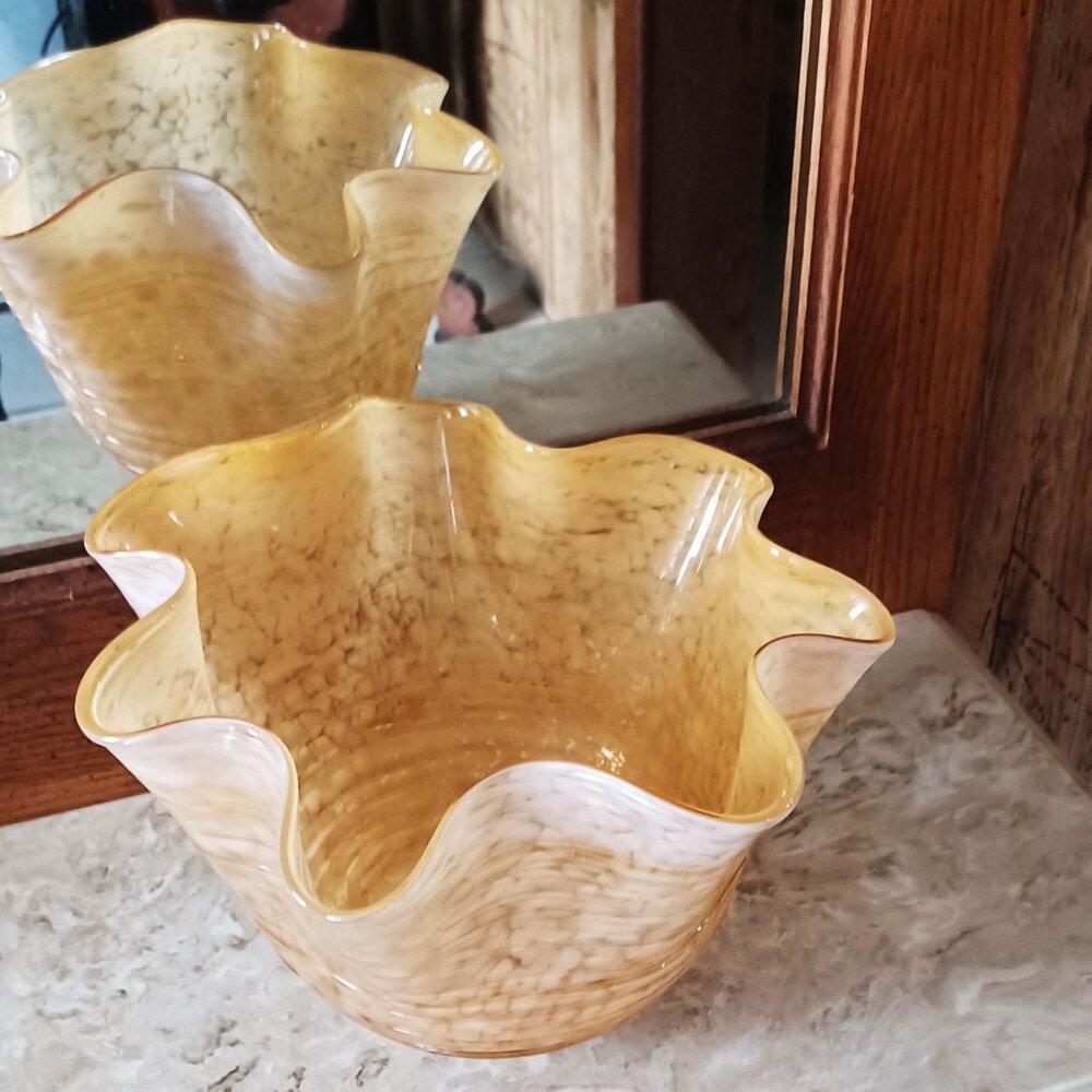 Beautiful Art Glass Hankerchief Bowl  - Hand Blown!  PRICE REDUCED!!!!!!!